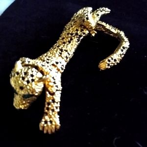 Awesome Leopard Shoulder Climber Brooch